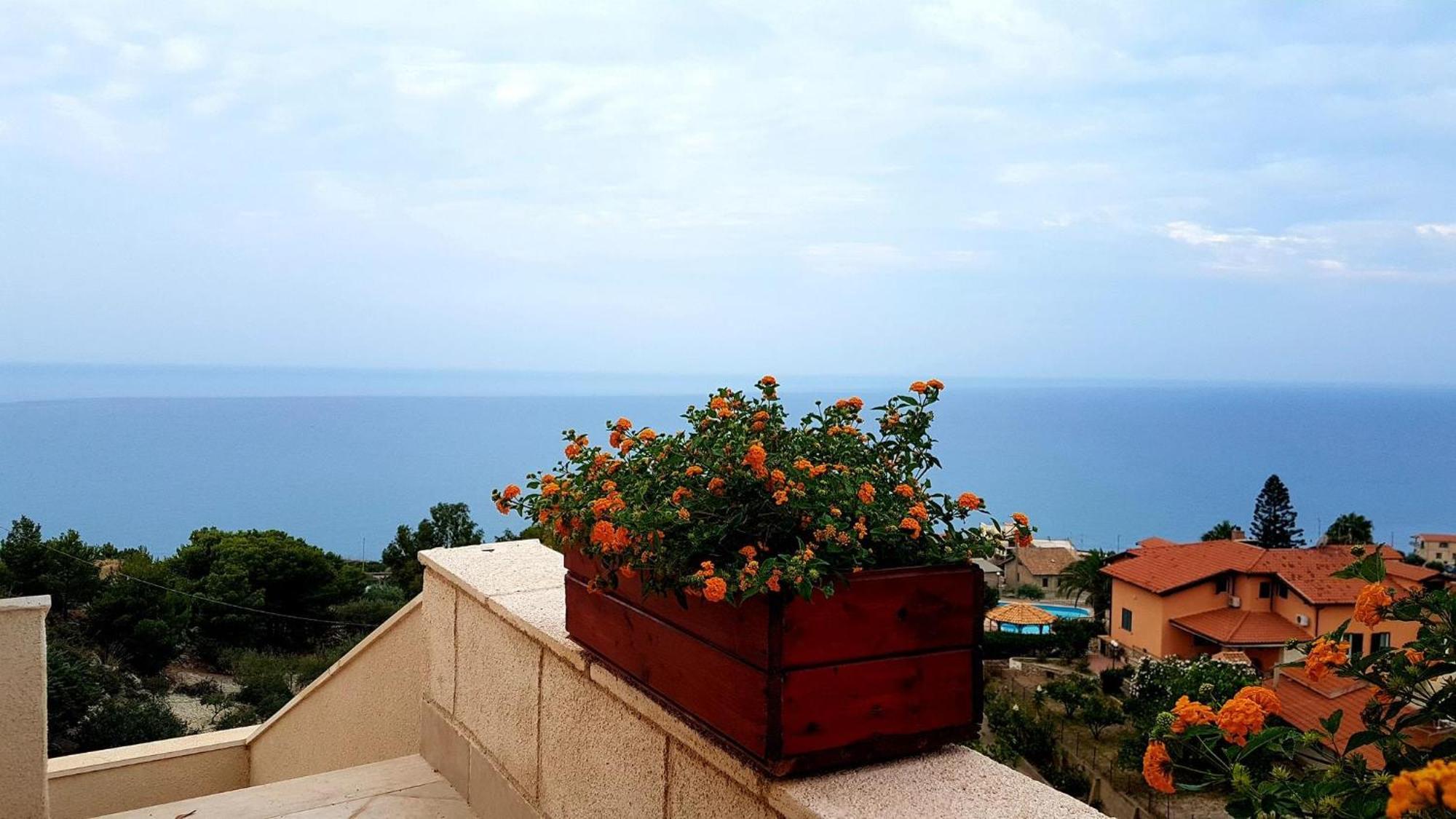 B&B Terrazze Chiaramontane Marina di Palma Bagian luar foto